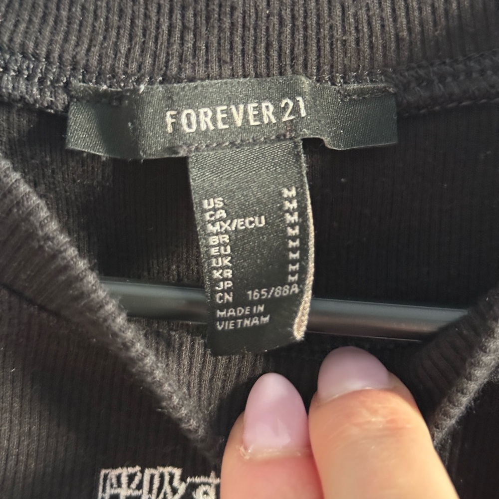Forever 21 Black Graphic Crop Top - Picture 2 of 5